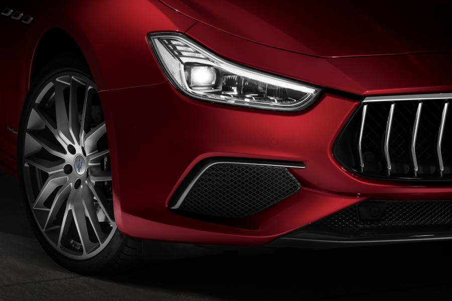 Детали экстерьера Maserati Ghibli S Q4 GranSport 2017 года  (фото 24 из 48)